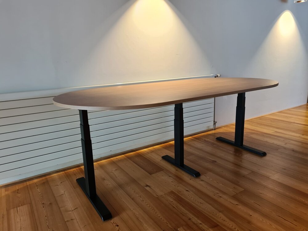 Meeting table height adjustable Worktrainer.com