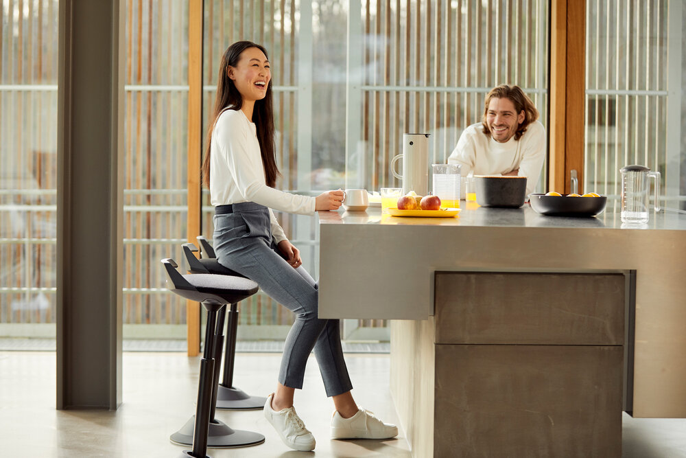 Zit-Sta Stoel - Aeris Muvman - Worktrainer.nl