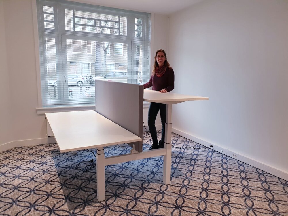 Dubbel Elektrisch Zit-Sta Bureau - SteelForce 470  2 aan elkaar geschakelde bureaus - Zeer stabiel - Worktrainer.nl
