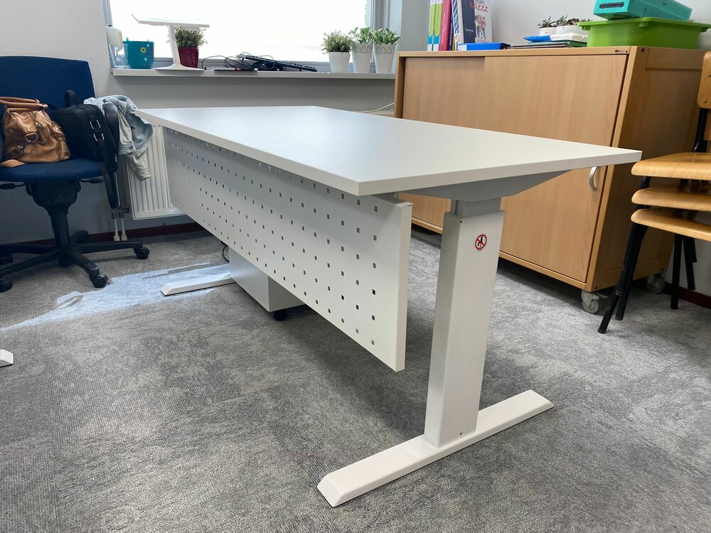 Tafelscherm Onder tussenwand bureaus  Worktrainer.nl