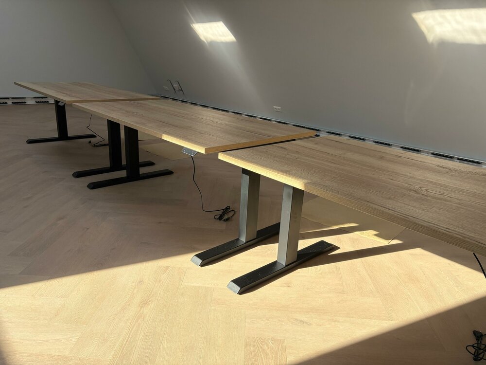 Verstelbaar Elektrisch Zit-Sta Bureau Steelforce 670 - Worktrainer.nl thuiswerkplek