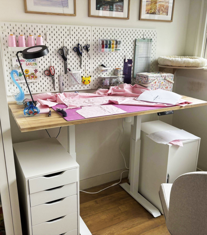 Klein Elektrisch zit-sta bureau - StudyDesk - Actief meubilair Worktrainer.nl