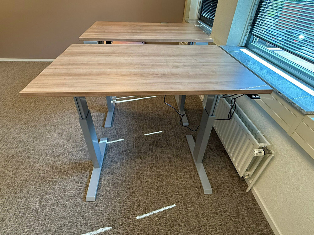 Verstelbaar zit-sta bureau A140 | wissel staan en zitten achter je bureau af | Worktrainer.nl