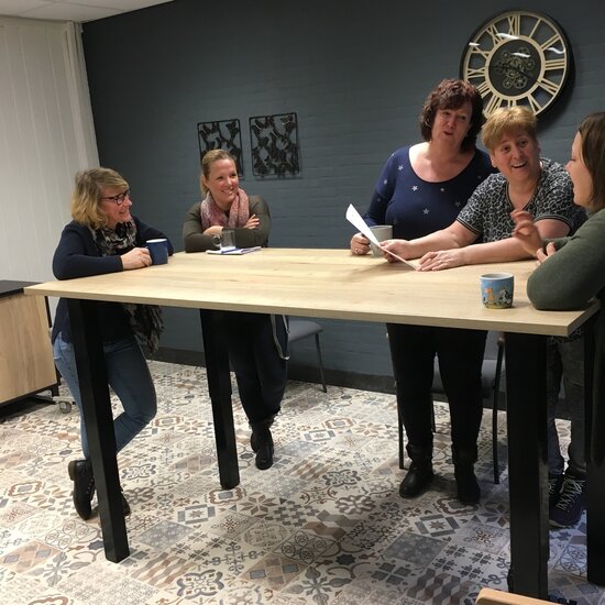 Elektrisch 4 Poot Zit-Sta Tafel - HonMove - Meest stabiele zit-sta bureau - Worktrainer.nl