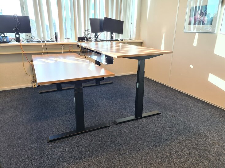 Verstelbaar Elektrisch Zit-Sta Bureau Steelforce 670 - Worktrainer.nl thuiswerkplek