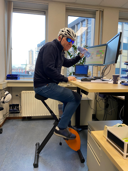 - Blijf fit het werk met de bureaufiets