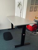 Aluforce 140 bureau | wissel staan en zitten achter je bureau af | Worktrainer.nl