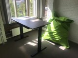 Aluforce 140 bureau | wissel staan en zitten achter je bureau af | Worktrainer.nl