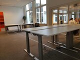 kantoor inrichten - verstelbare bureaus | wissel staan en zitten achter je bureau af | Worktrainer.nl