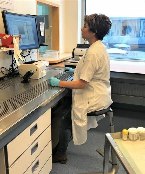 Fin Pur | Sit-Stand Leaning Stool 