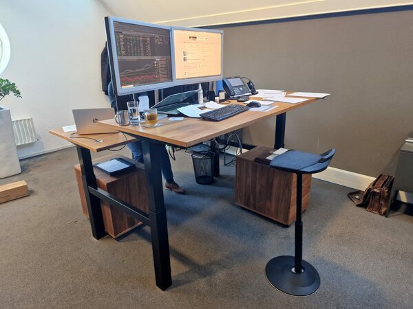 Aeris Muvman (Leather) | Sit-Stand Chair