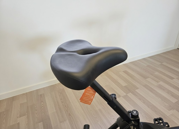 Extra thick & comfortable pointed saddle