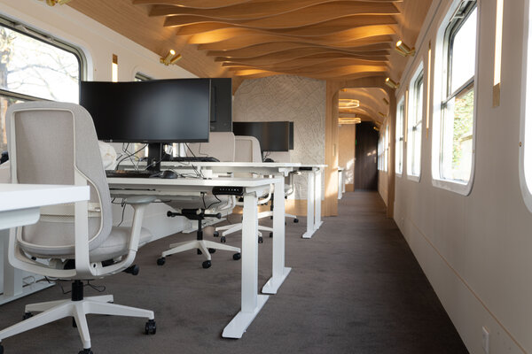 Updesk Pro | Electric height-adjustable sit-stand desk