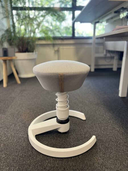 Anniversary Aeris Swopper | Sit-Stand Stool